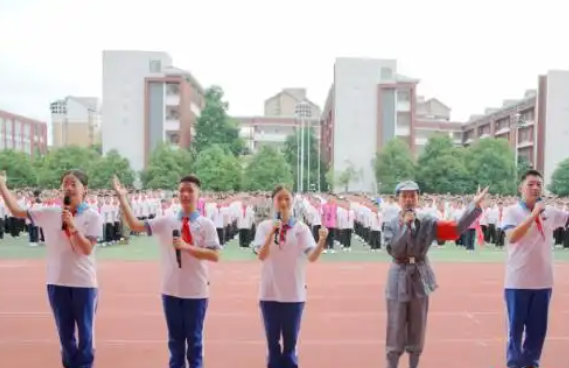 一场温暖的修行漫步校园德育如细雨般无声滋润着校园每个旮旯 一场温暖的修行漫步校园德育如细雨般无声滋润着校园每个旮旯