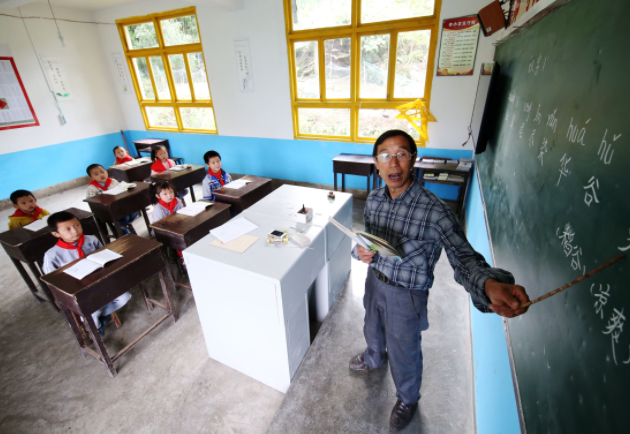 继续加快边远艰苦地区村庄学校教师周转宿舍建设完善以公租房 继续加快边远艰苦地区村庄学校教师周转宿舍建设完善以公租房